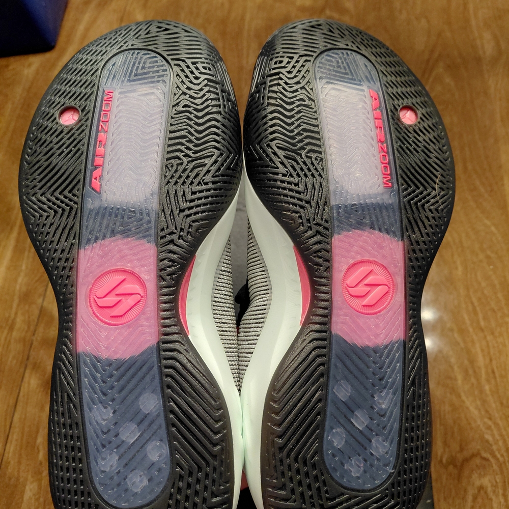 NEW Jordan Low-Top Sneakers in Black, White & Pink - Picture 6 of 8